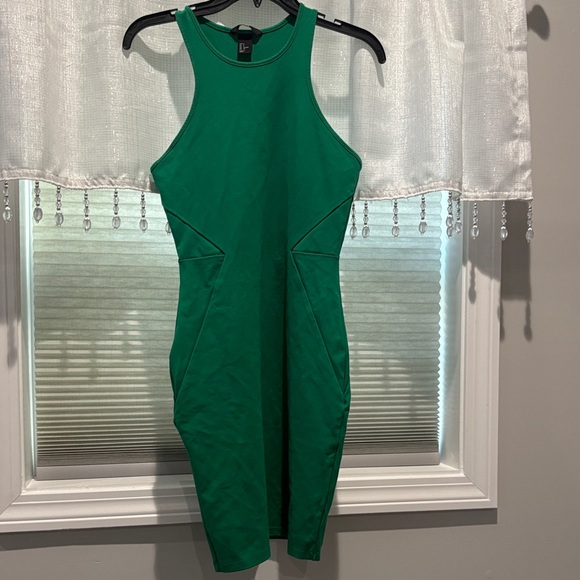 Elegant Green Sleeveless Dress - Picture 1 of 2